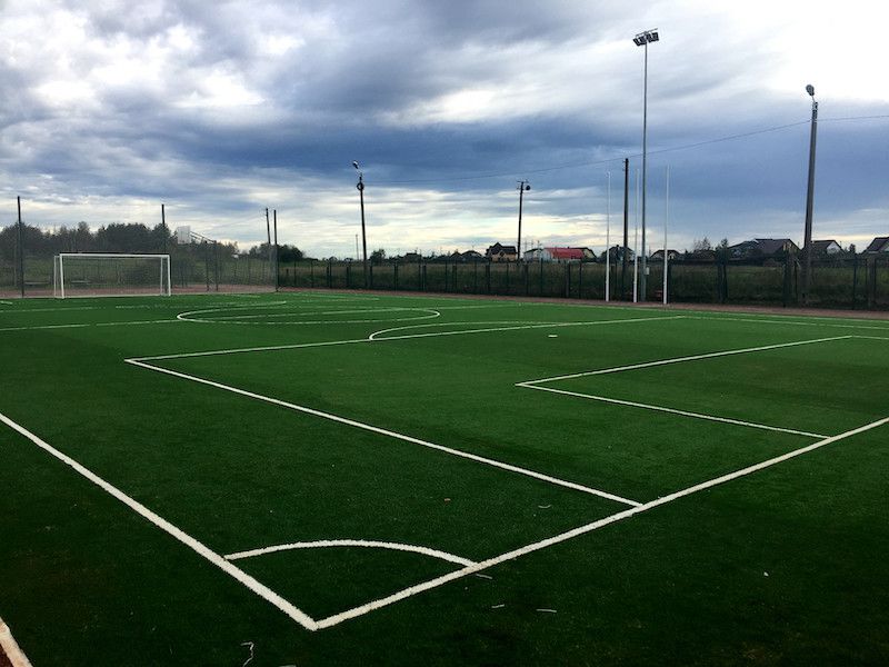 Футбольная площадка в частном секторе