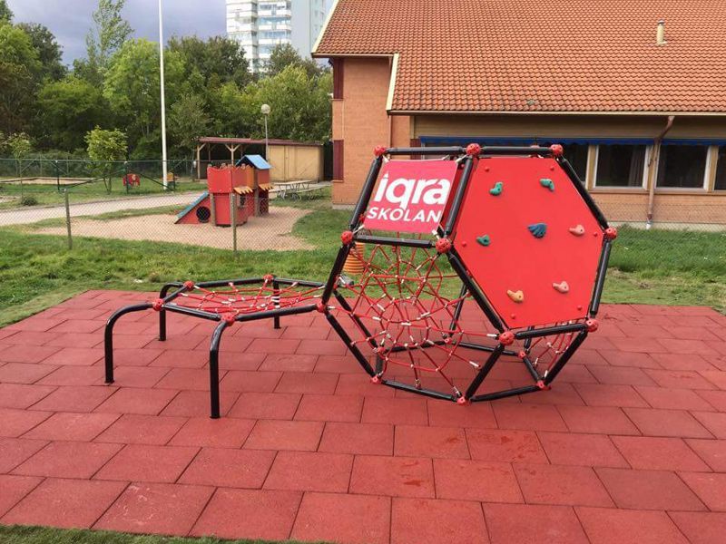 Резиновая плитка красного цвета
