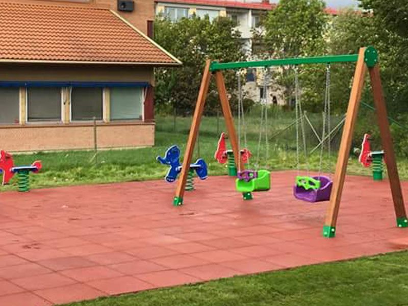 Детская площадка для маленьких