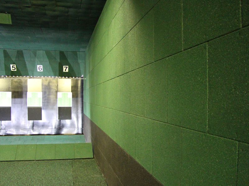 Резиновая плтка на стенах